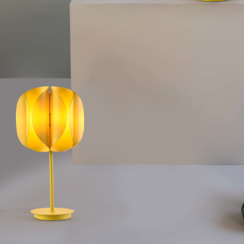 Curved Petal Table Lamp